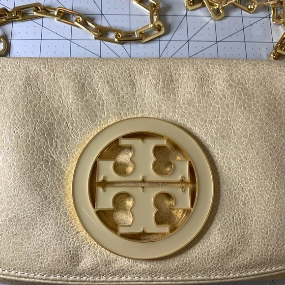 NWOT Tory Burch Beige Shoulder Bag with Gold Chain - Picture 5 of 12